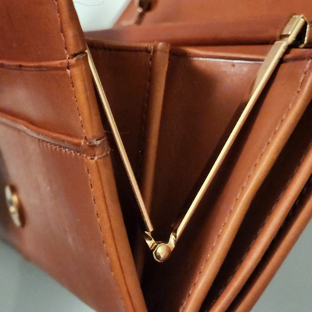 Vintage Coach Glove-Tanned Leather Wallet With Kisslock - Picture 5 of 13